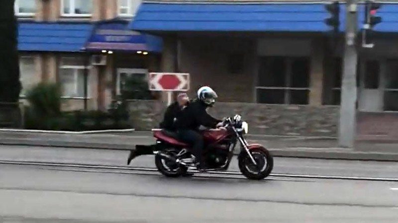 Усэйн Болт отдыхает: инспектор устроил погоню за мотоциклом
