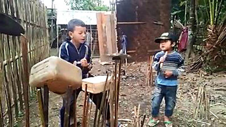 Маленькие музыканты демонстрируют свои таланты