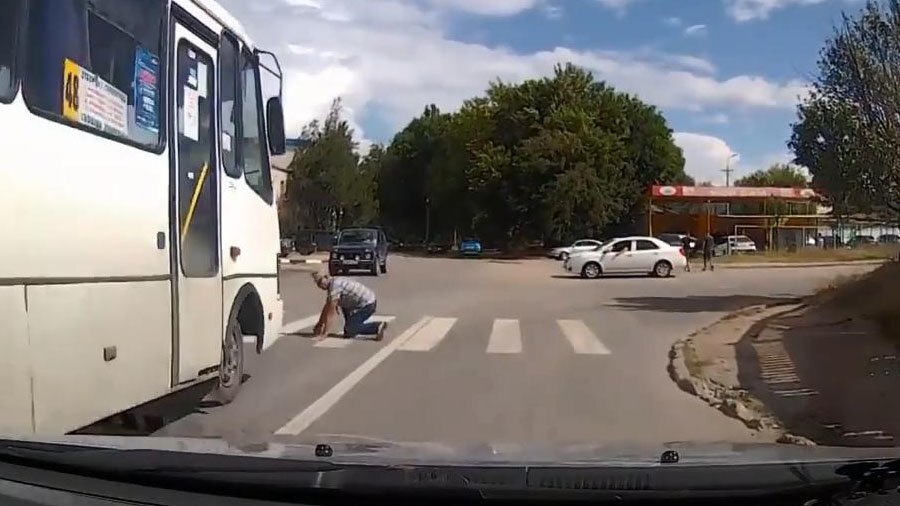 В Симферополе водитель автобуса сбил пешехода и спокойно уехал