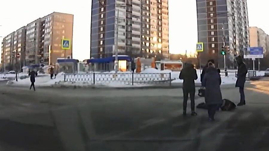 В Екатеринбурге женщина сбила пенсионерку и протащила её через весь перекресток