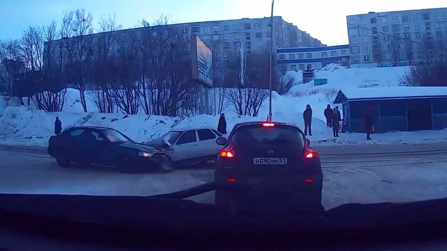 Авария дня. Три автомобиля столкнулись в Мурманской области