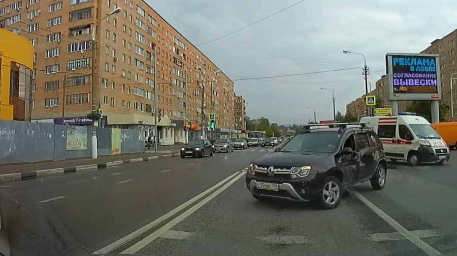 Ёшкин кот! В Лобне водитель при повороте столкнулся со "скорой"