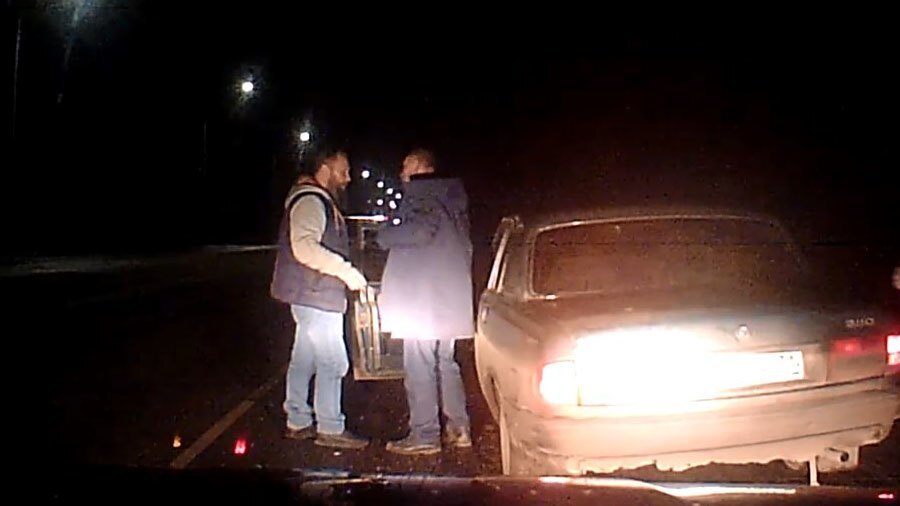 Неравнодушный автомобилист задержал пьяного водителя на трассе под Тулой