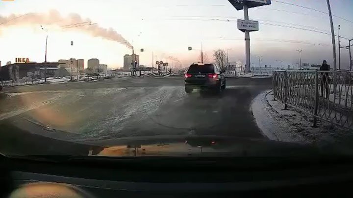 Эффектный старт не получился: водитель BMW устроил ДТП в Казани