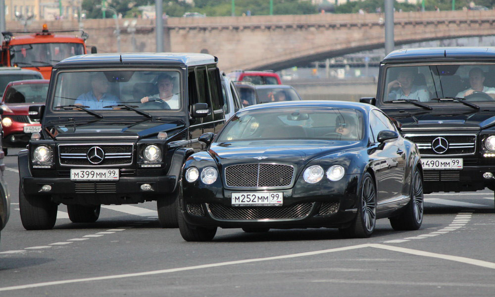 В Москве быки на Bentley и G-Class избили водителя