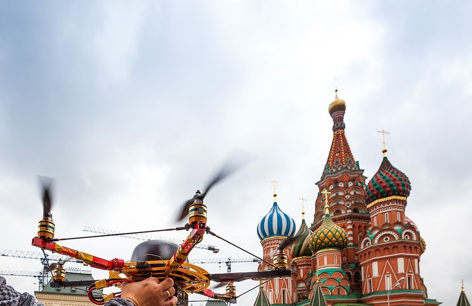 Пролетая над Московским Кремлём