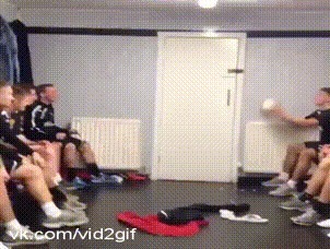Парни из «Мазеруэлла U17» развлекаются перед игрой