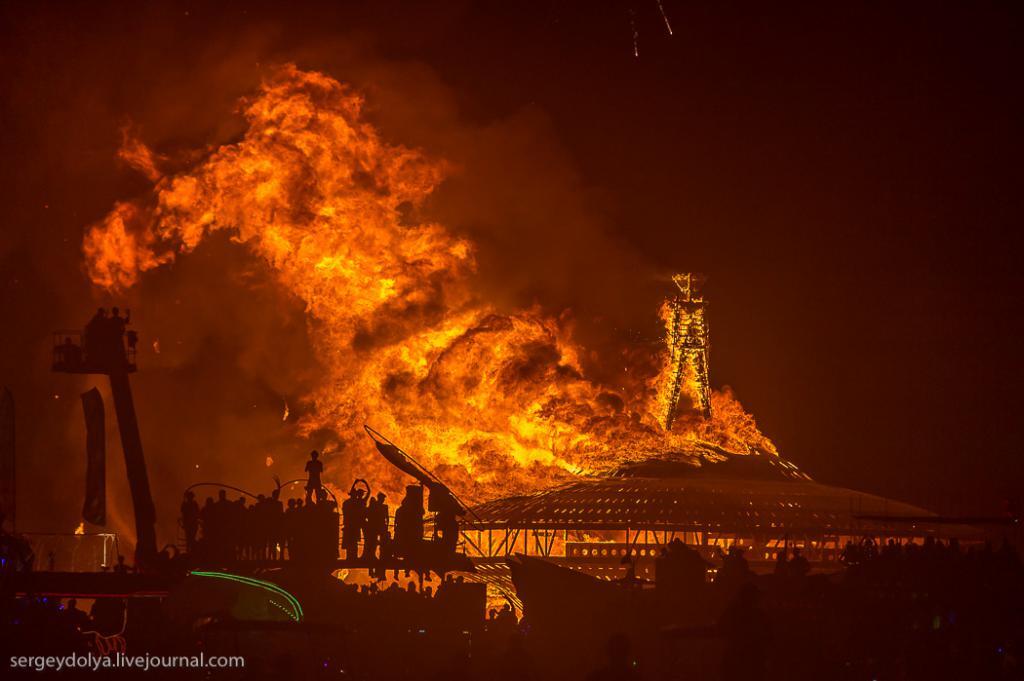 Окончание фестиваля Burning Man 2013