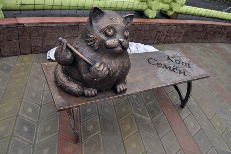В Мурманске прошло открытие памятника коту Семёну