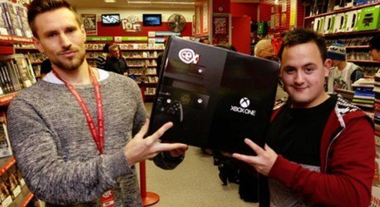 Парень, купивший фотографию Xbox One, получил консоль бесплатно