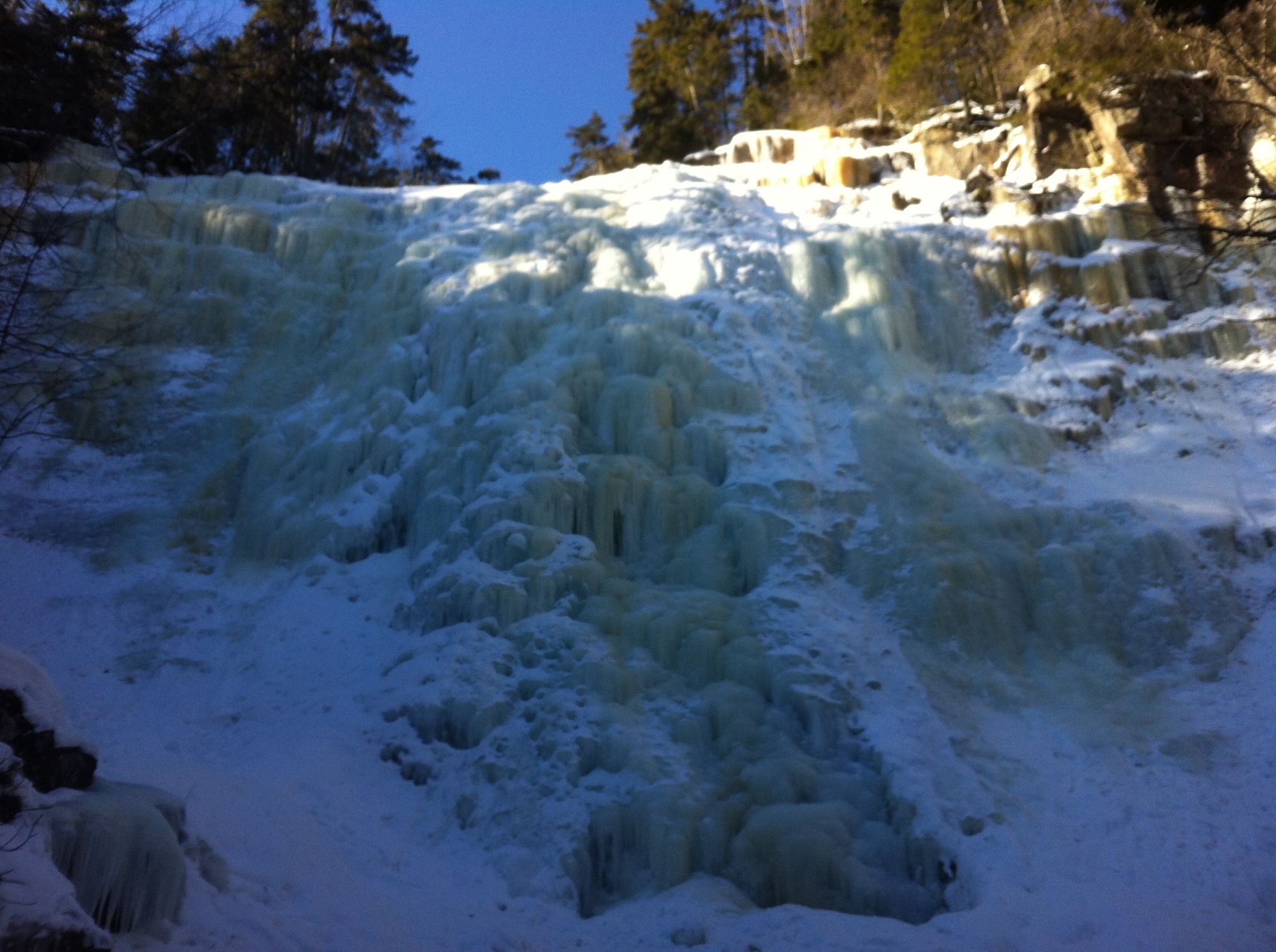 Замерзший водопад