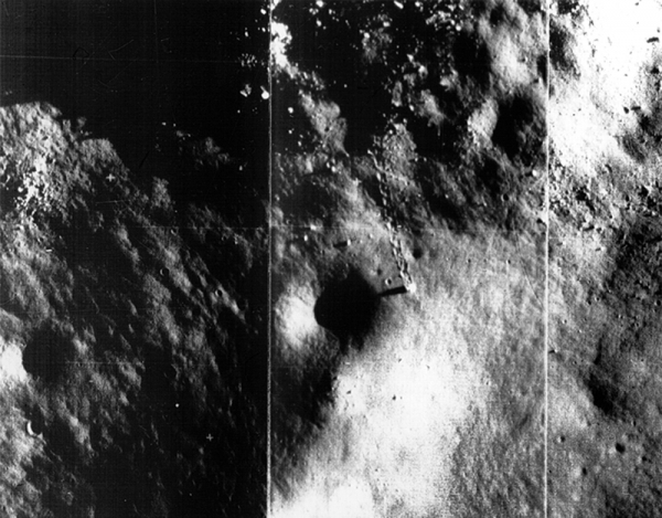 Пять самых необычных снимков поверхности Луны
