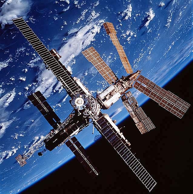 20 февраля 1986 года вышла на орбиту советская орбитальная станция мир
