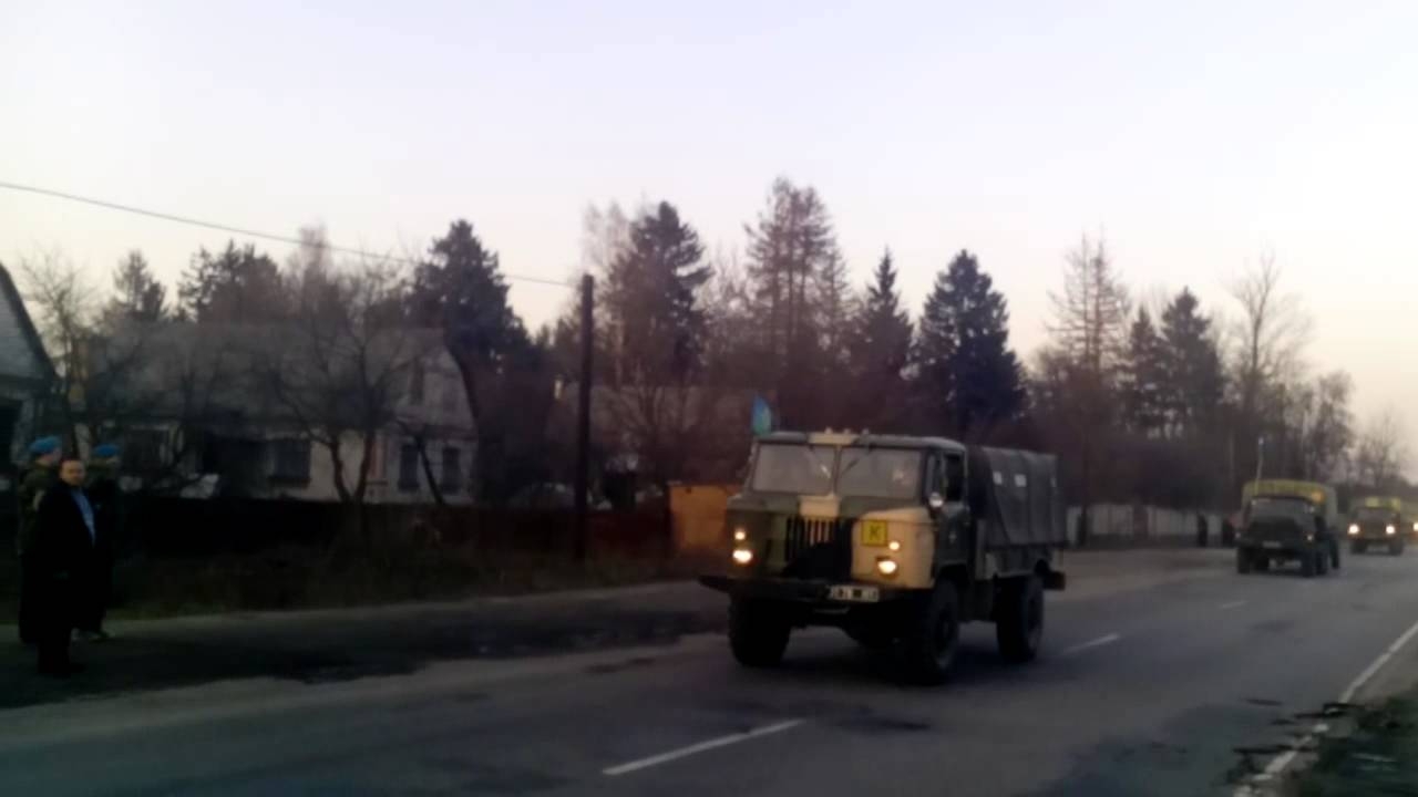 Многокилометровые колонны украинской армии идут на Крым