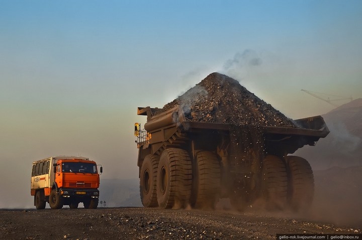«БелАЗ 75600″ — самый большой грузовик в СНГ… (36 фото+видео)