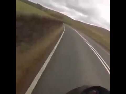 Мотоциклист думал что он один...