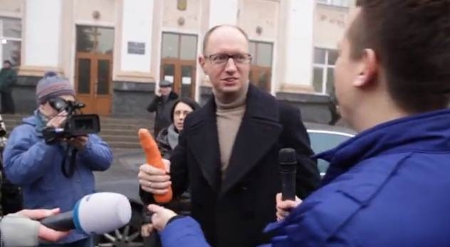 Яценюк любит морковку
