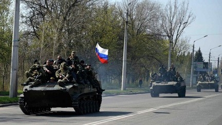 Экипажи шести БТР перешли на сторону ополченцев в Краматорске.