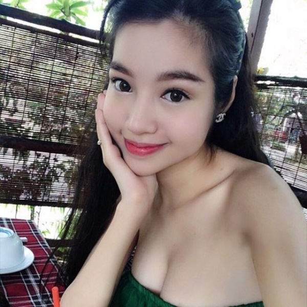 Симпатичная Вьетнамская модель по-прежнему выглядит как подросток.