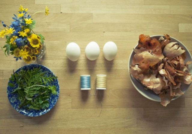 Простой способ сделать красивые пасхальные яйца.