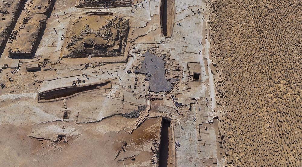 Базальтовые полы у пирамиды Хуфу