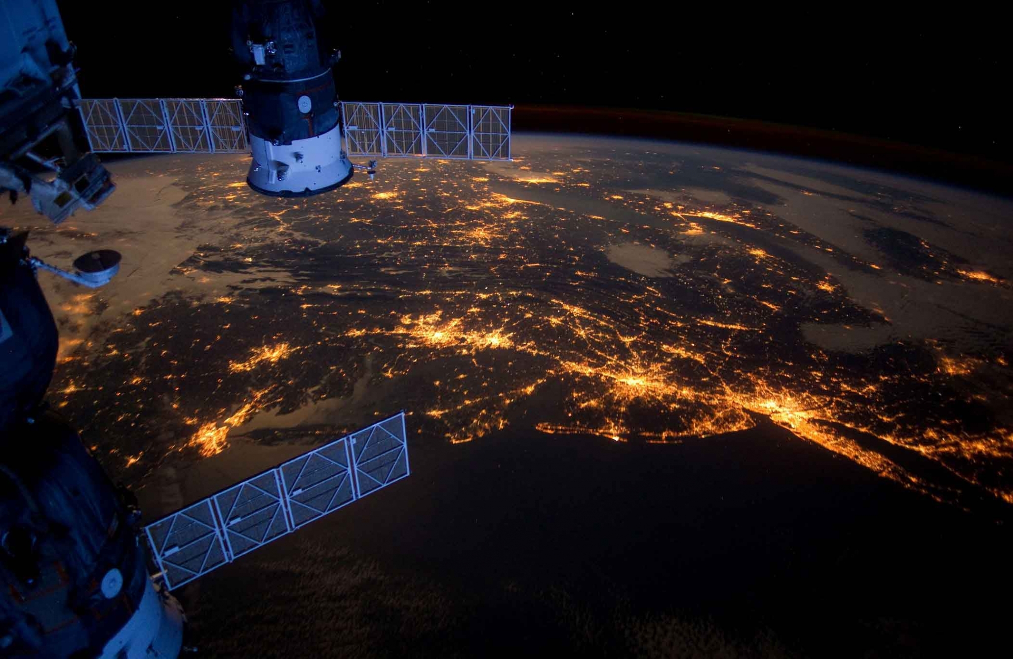 Потрясающие космические фотографии с борта МКС