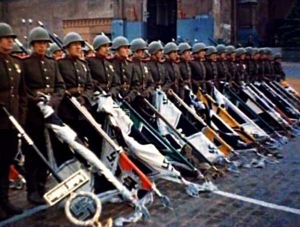 Цветные фото парада победы в 1945 году