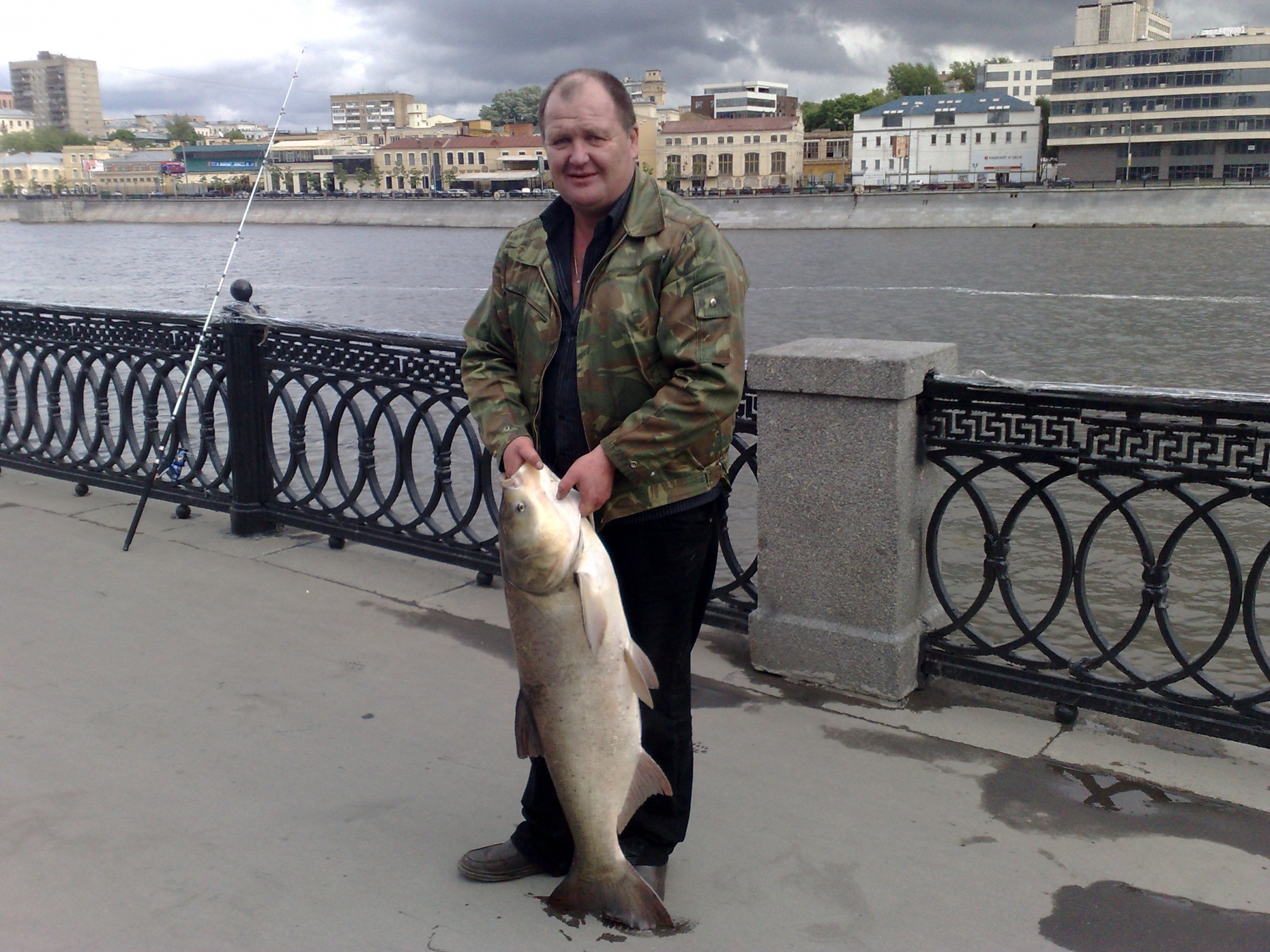 Рыбка в Москва-реке