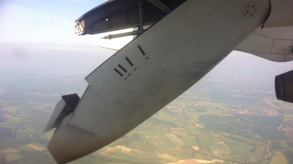 У пассажирского самолета отвалилась часть крыла в небе над Лондоном