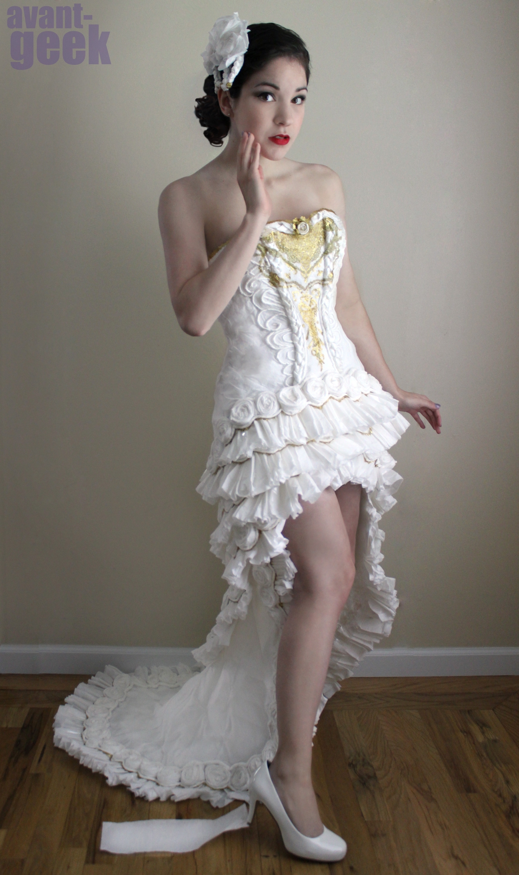 Свадебное платье из 11 рулонов туалетной бумаги