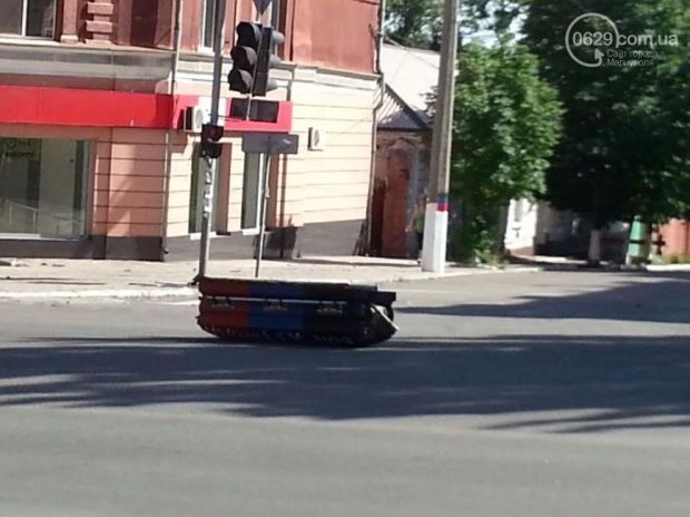 ФЛЕШ МОБ в Мариуполе Машина возила саркофаг по улице!