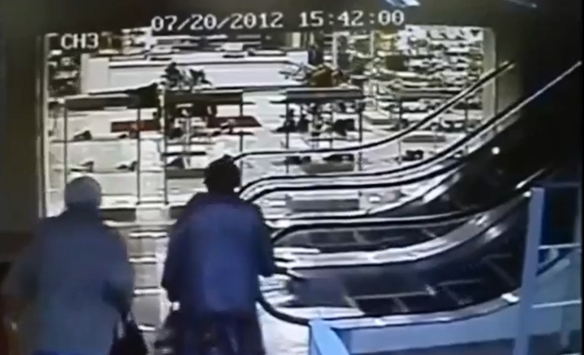 Бабушка и эскалатор 