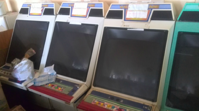 Японка нашла в купленном доме десятки игровых автоматов из 80-х