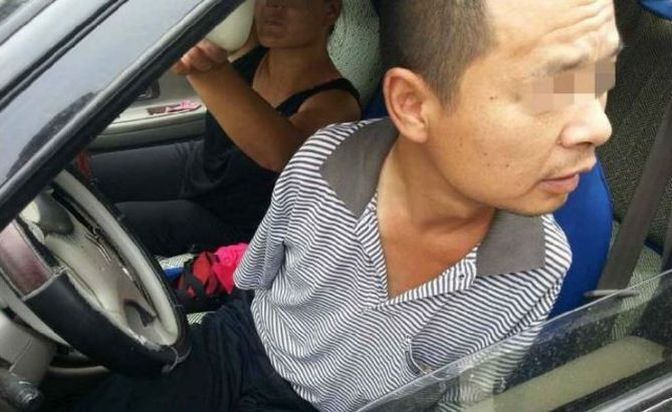 Китайский водитель без рук