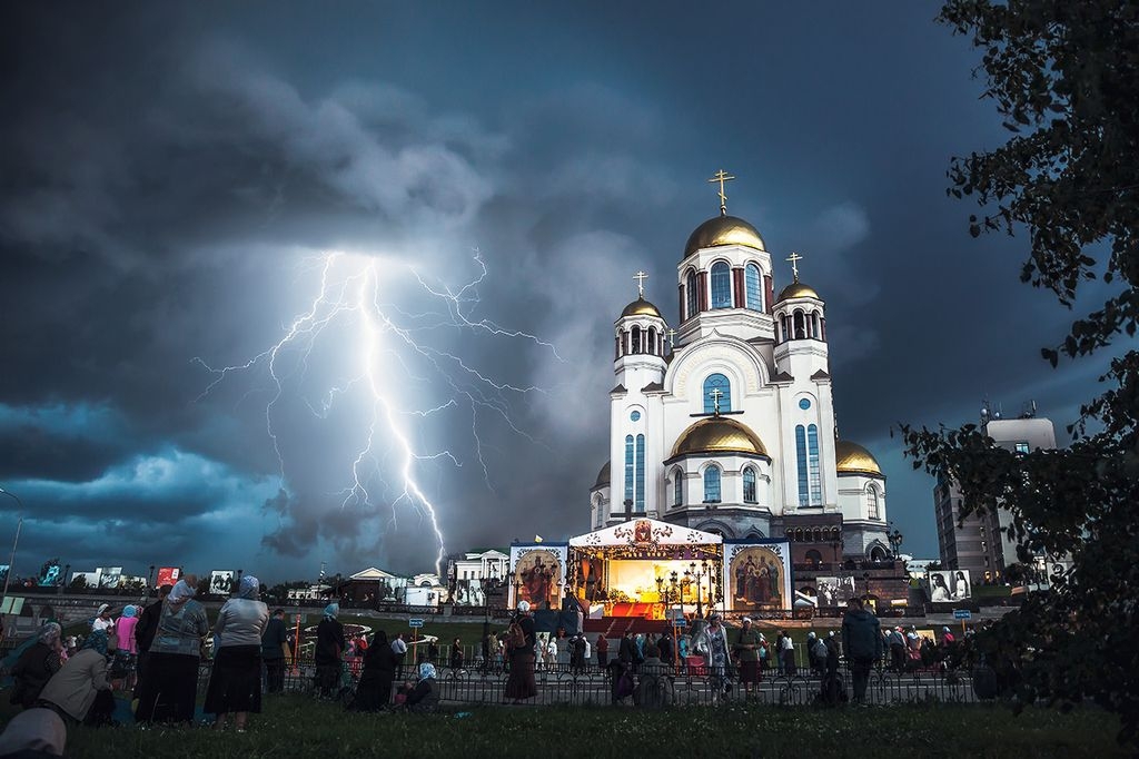 Фото красивой грозы в Екатеринбурге