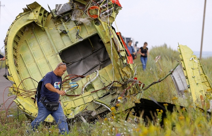 Эксперты считают, что "Боинг-777" должен был упасть в России