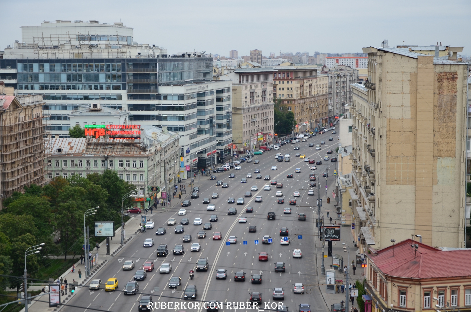 Виды с Крышт жилого дома с рекламным щитом Peugeot Москва 2014г.