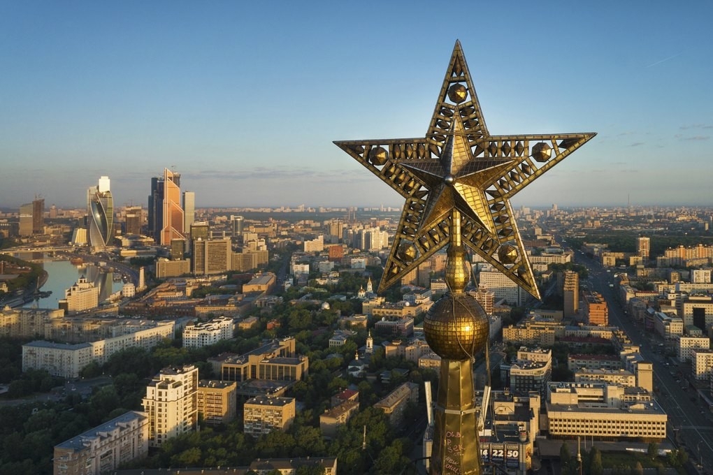 Звёзды сталинских высоток, которые вы никогда не видели