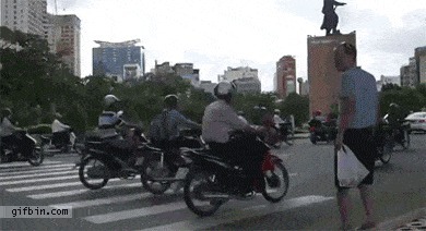 Как перейти дорогу в Сайгоне (Вьетнам)