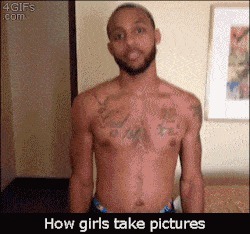 Как девушки фотографируются