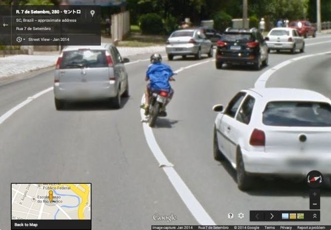 Google Street View заснял мотоаварию в Бразилии