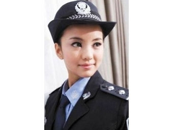 Китайская модель сядет в тюрьму за фотосессию в полицейской форме