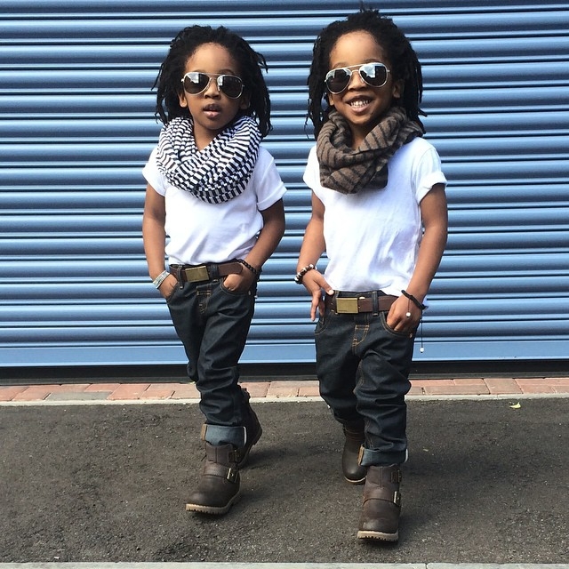 Стильные малыши-близнецы 