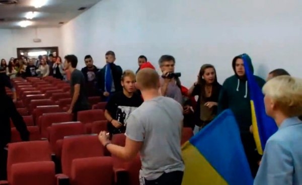Испанские студенты дали отпор украинским неонацистам в Мадриде