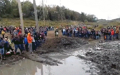 Алло, да дорогая. Отвлёкся на секунду, прости! 