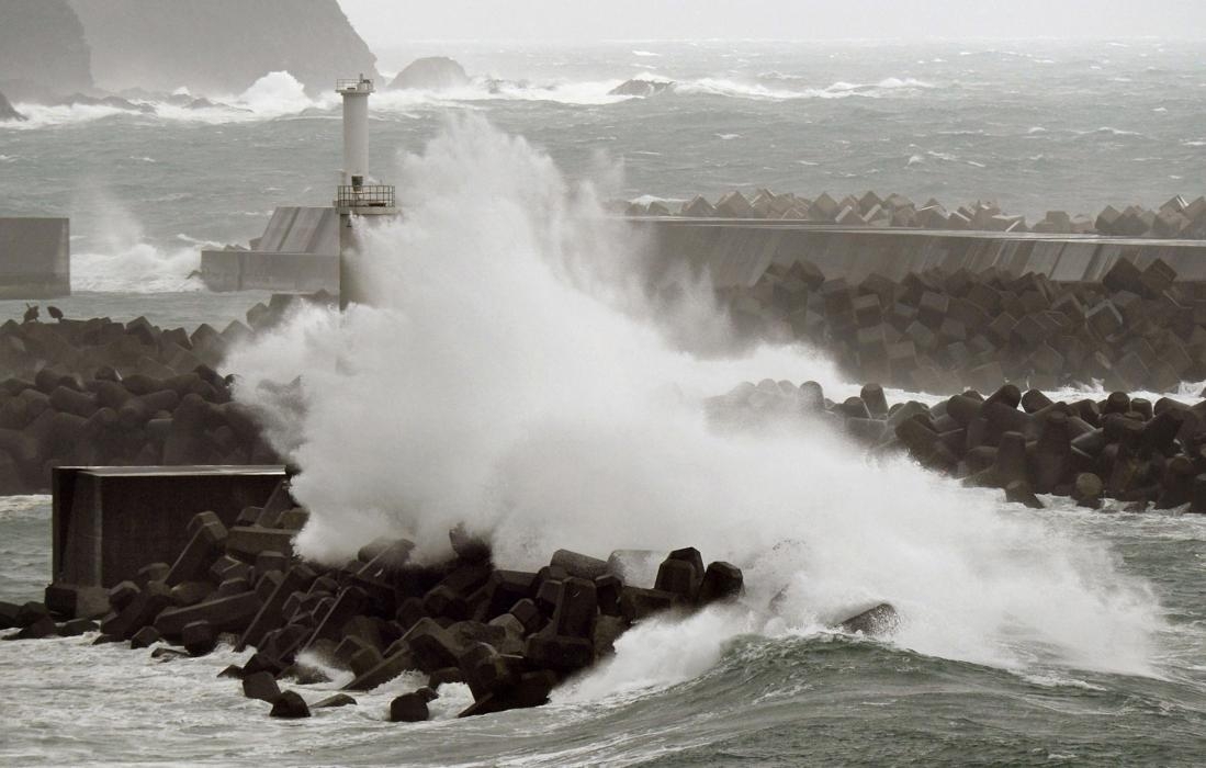 Внимание ,Typhoon Vongfong !