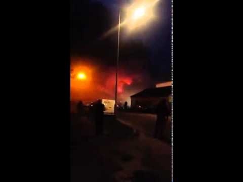 Пожар на складе фейерверков в Стаффордшире, Англия