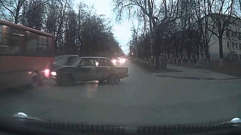 Влупил автобус, и авария в Новосибирске