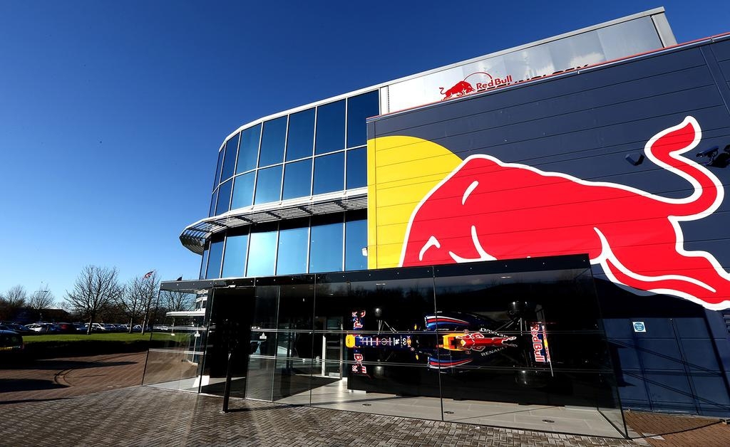 Из музея команды Формулы-1 &quot;Red Bull&quot; украли более 60 трофеев