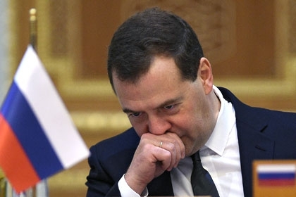 Медведев поручил подумать о возможности покупки машин на маткапитал